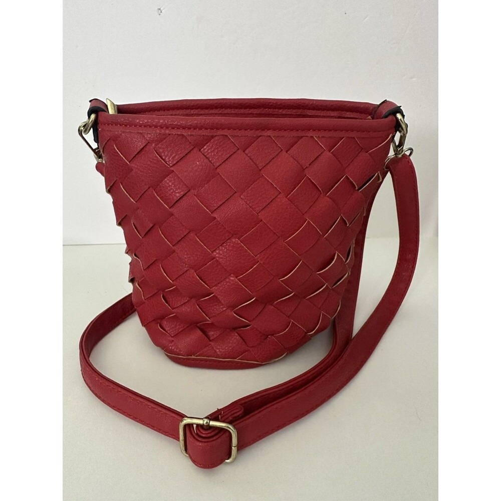 Red Weaved Leather Crossbody Sling Bag Boho-chic Durable Zip Closure Gold Hrdwr